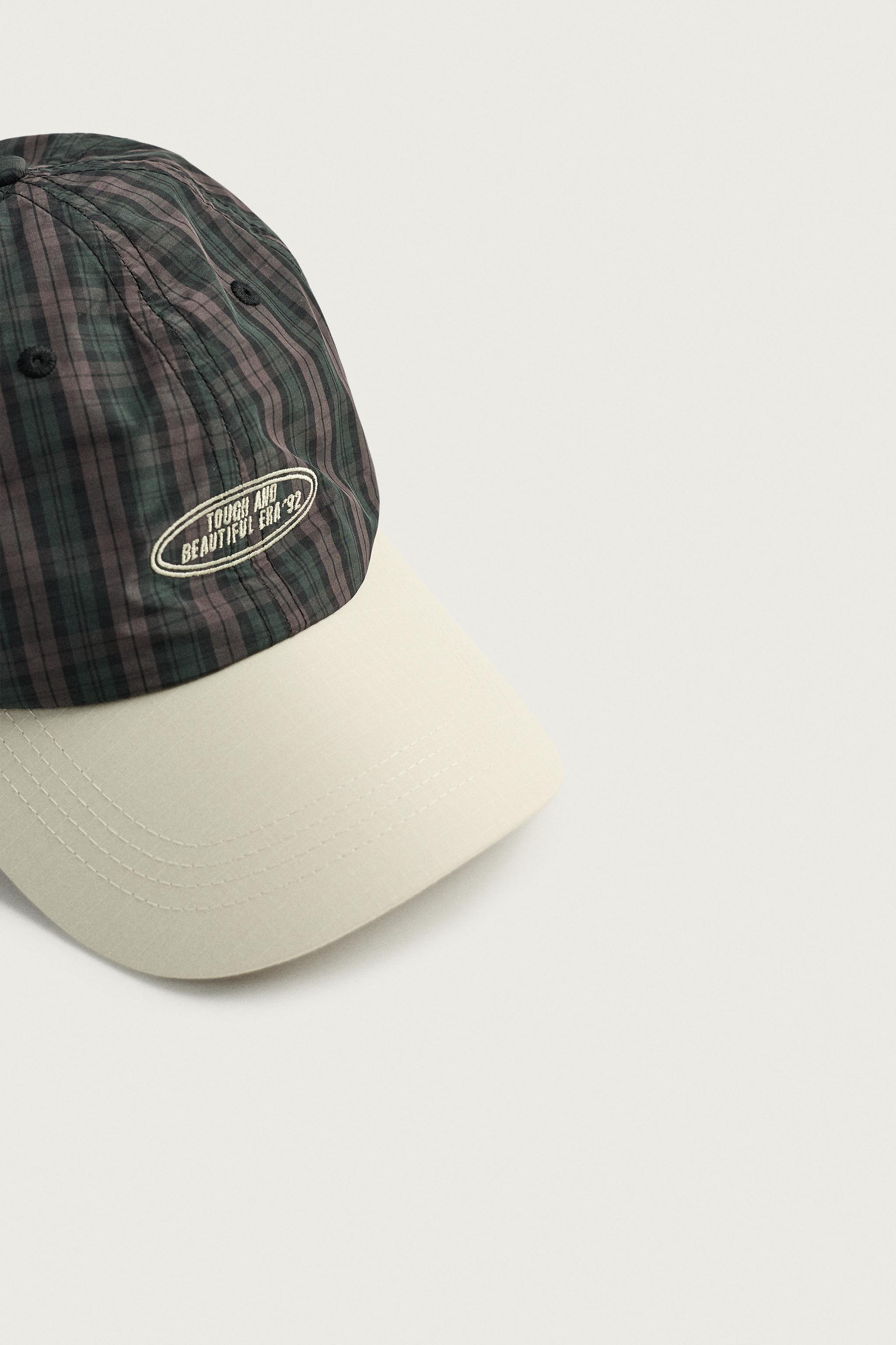 CASQUETTE À CARREAUX AVEC INSCRIPTION BRODÉE